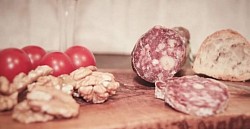 Saucisson, ladsbyfredo, apero, tradition, artisanal, lyonnais, fredo, charcuterie, pure porc, delice, bon prix, degustation