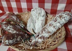 Saucisson, ladsbyfredo, apero, tradition, artisanal, lyonnais, fredo, charcuterie, pure porc, delice, bon prix, degustation