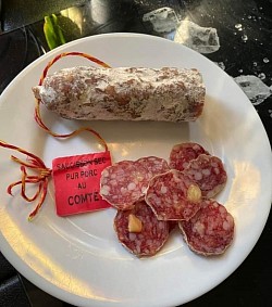 Saucisson, ladsbyfredo, apero, tradition, artisanal, lyonnais, fredo, charcuterie, pure porc, delice, bon prix, degustation