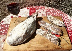 Saucisson, ladsbyfredo, apero, tradition, artisanal, lyonnais, fredo, charcuterie, pure porc, delice, bon prix, degustation
