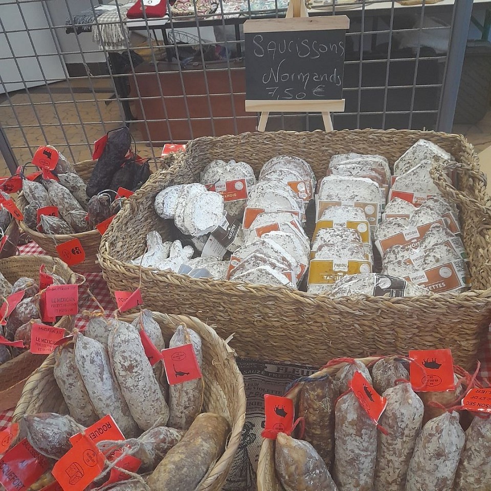 Saucisson lyonnais, ladsbyfredo